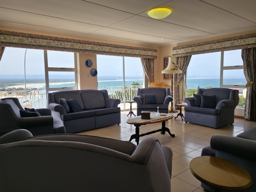 6 Bedroom Property for Sale in Wavecrest Eastern Cape